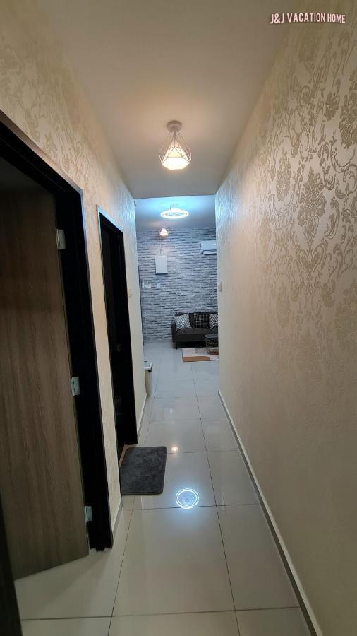 J&J Vacation Home@Novo8 Residence Kampong Tambak Exterior photo