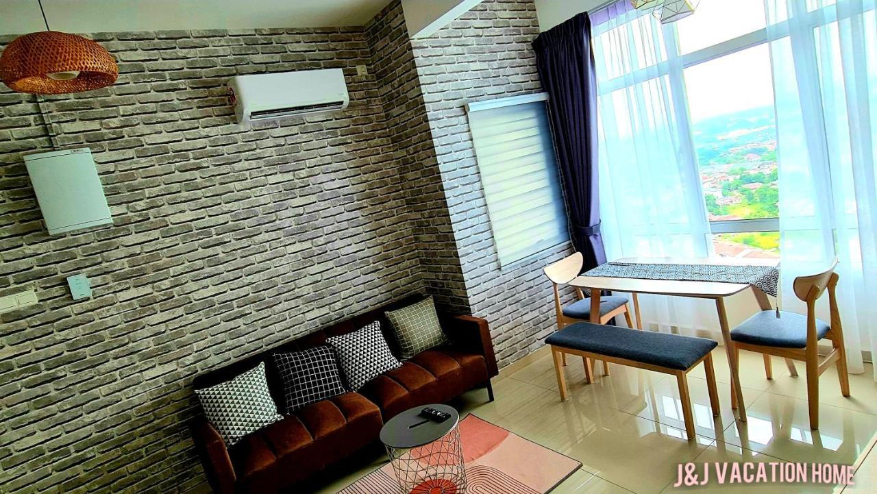 J&J Vacation Home@Novo8 Residence Kampong Tambak Exterior photo