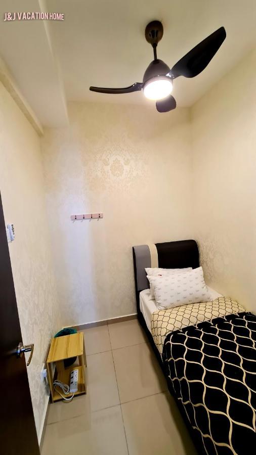 J&J Vacation Home@Novo8 Residence Kampong Tambak Exterior photo