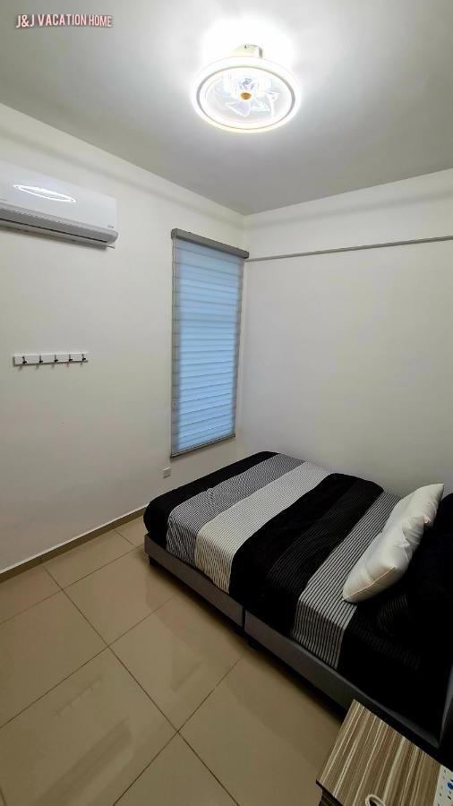 J&J Vacation Home@Novo8 Residence Kampong Tambak Exterior photo